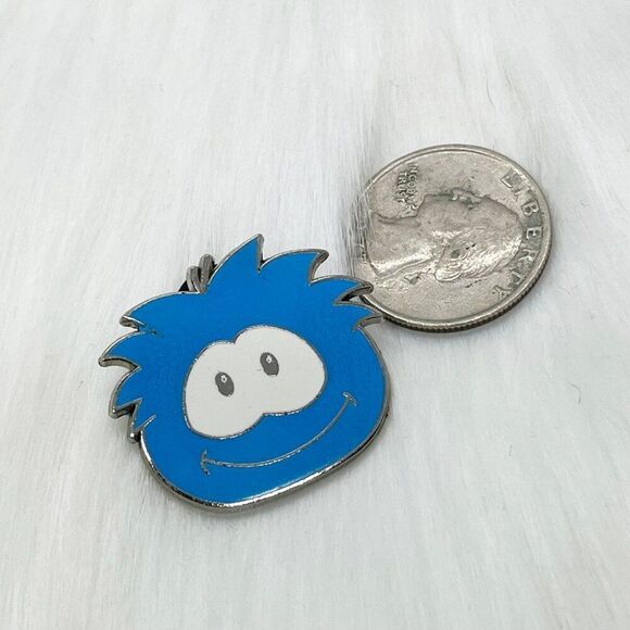 🔮 5/$25 Disney‎ Club Penguin Puffles Blue Puffle Pin - Picture 2 of 2